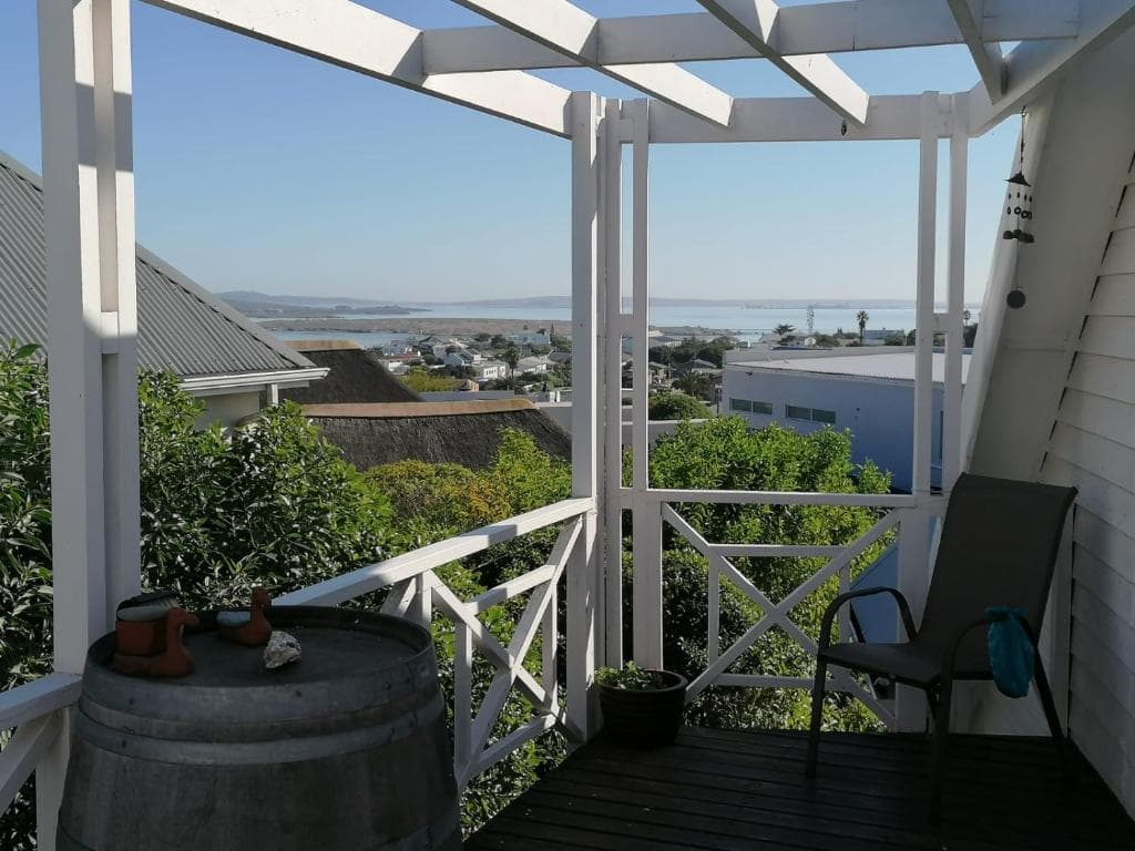 Llamedos Loft Room — main view